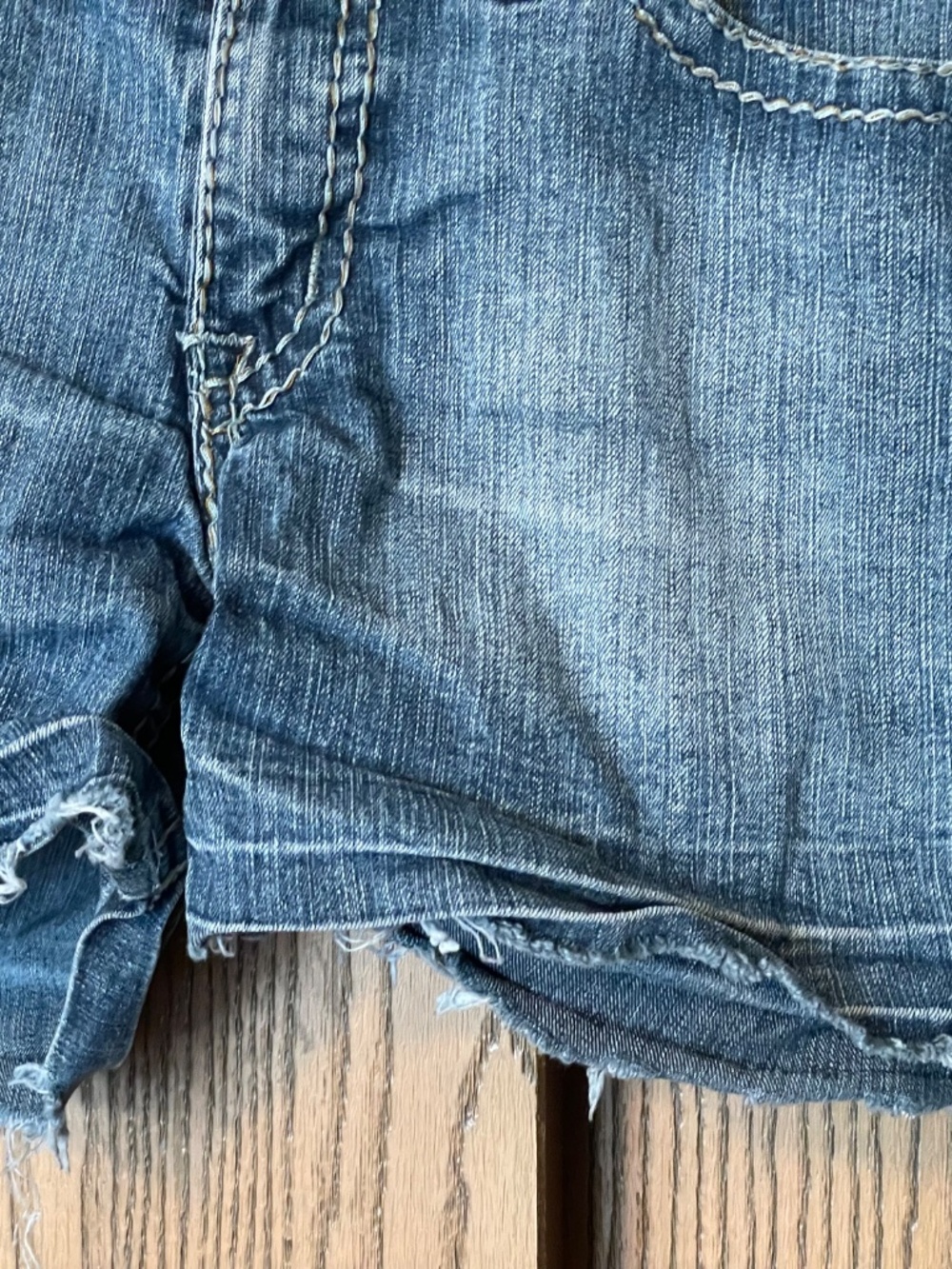 17/21 EXCLUSIVE DENIM BLUE JEAN SHORTS EMBROIDERED POCKETS RAW HEM - Picture 3 of 6